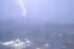 太阳报：英格兰训练地遭遇极端雷暴天气，全队被警告进室内避难